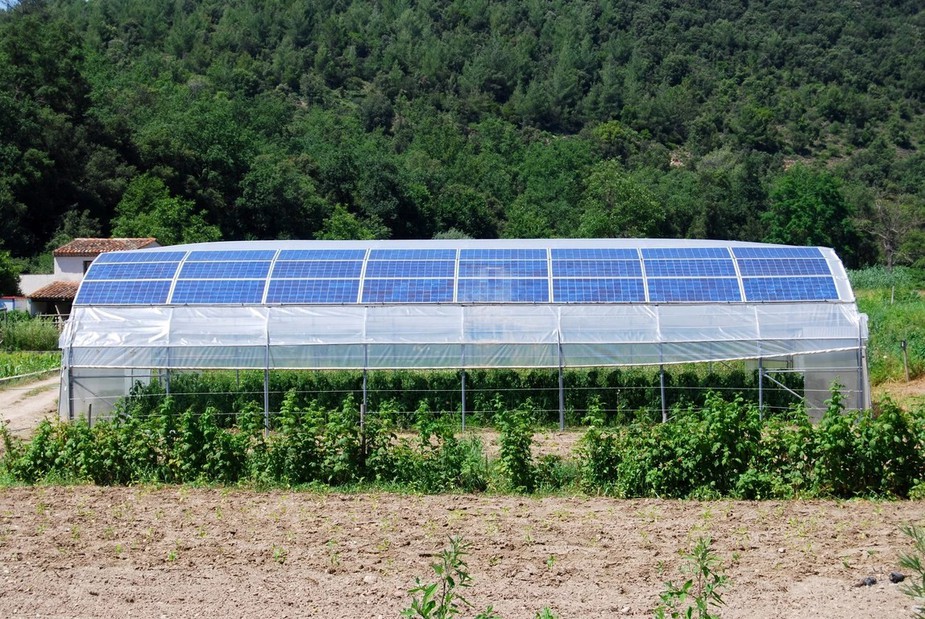 Equipos para la simulación de sistemas FV aislados de la red